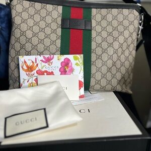 Original men’s Gucci cross body bag